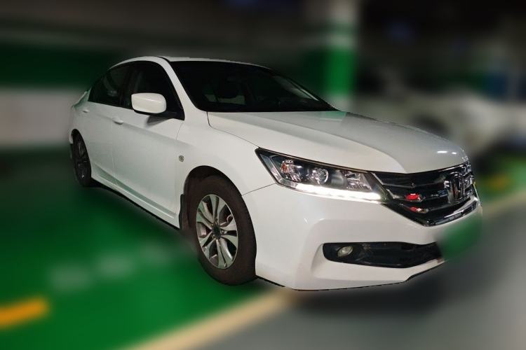 Used Honda Accord 2015 2.0L LX Comfort Edition Front Right 45 Deg