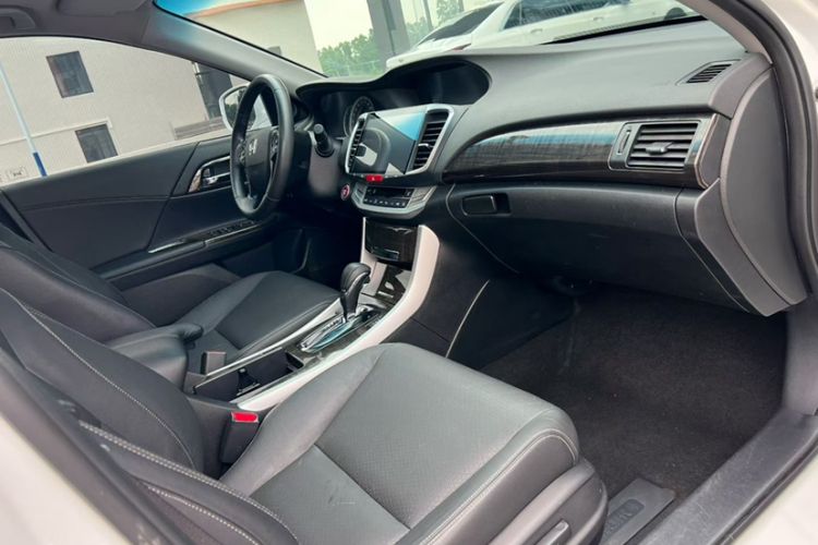 Used Honda Accord 2015 2.4L EX Luxury Edition Interior 1
