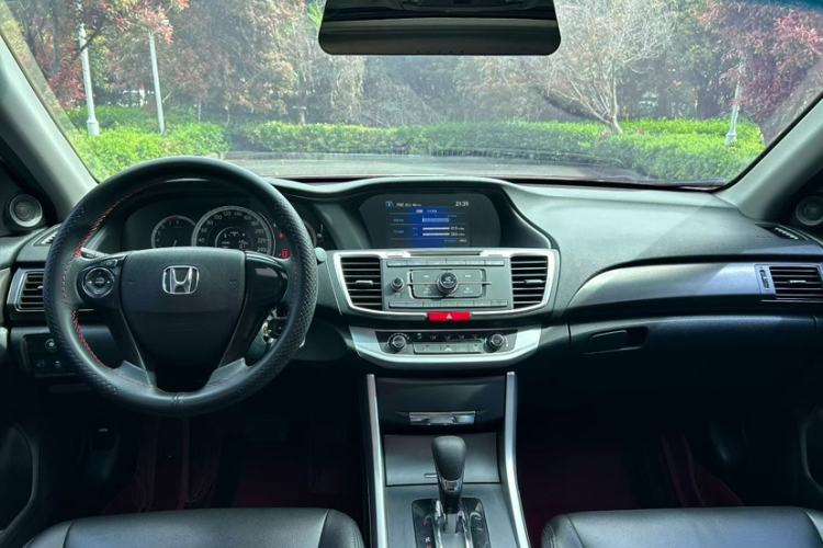 Used Honda Accord 2015 2.0L LX Comfort Edition Interior 2