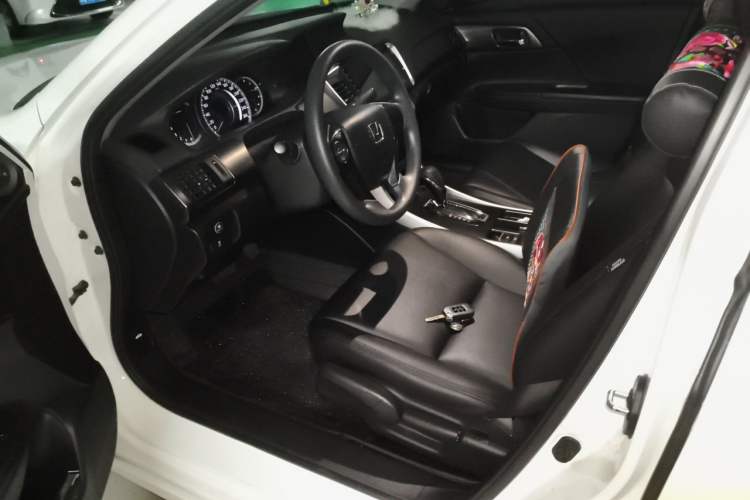 Used Honda Accord 2015 2.0L LX Comfort Edition Interior 3