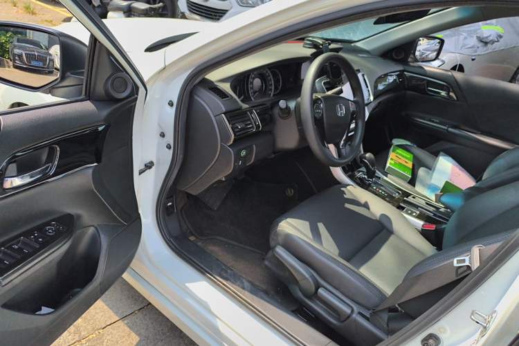 Used Honda Accord 2015 2.0L LX Comfort Edition Interior 3