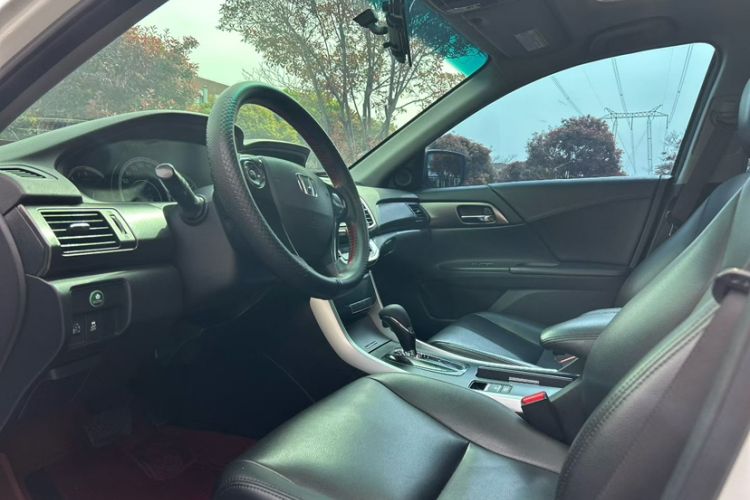 Used Honda Accord 2015 2.0L LX Comfort Edition Interior 3