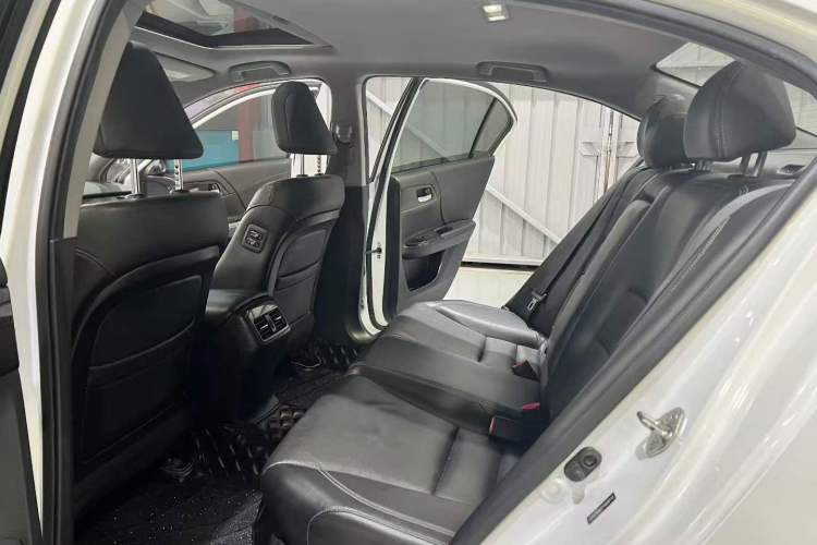 Used Honda Accord 2015 2.4L EX Luxury Edition Interior 4