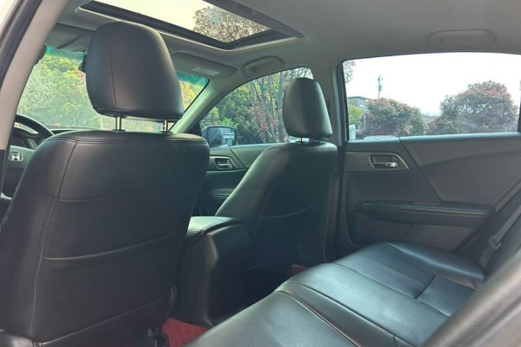 Used Honda Accord 2015 2.0L LX Comfort Edition Interior 4