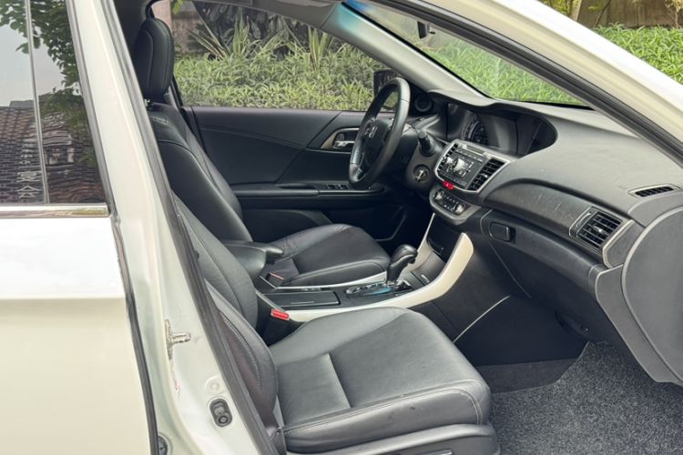 Used Honda Accord 2015 2.0L LXS Elite Edition Interior 5