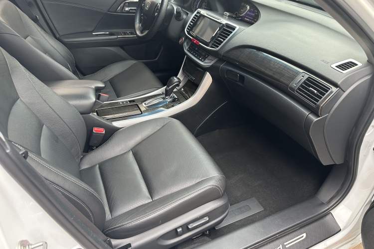 Used Honda Accord 2015 2.4L EX Luxury Edition Interior 8