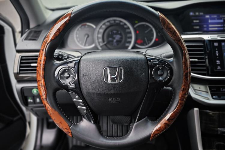 Used Honda Accord 2015 2.4L EX Luxury Edition Interior 9