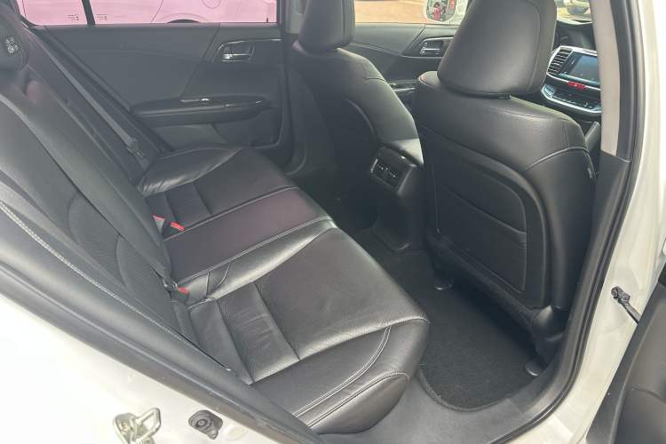 Used Honda Accord 2015 2.4L EX Luxury Edition Interior 9