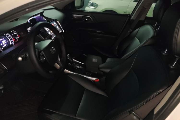 Used Honda Accord 2015 2.0L LX Comfort Edition Left Front Seat
