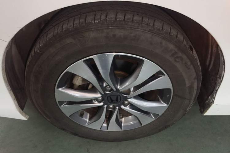 Used Honda Accord 2015 2.0L LX Comfort Edition Left Front Wheel Hub