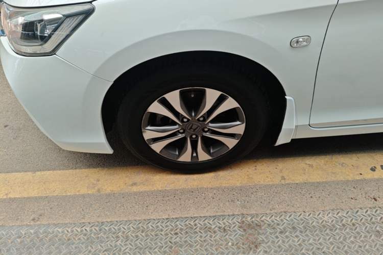 Used Honda Accord 2015 2.0L LX Comfort Edition Left Front Wheel Hub