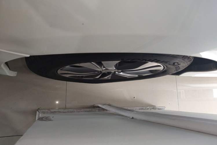 Used Honda Accord 2015 2.0L LXS Elite Edition Left Front Wheel Hub
