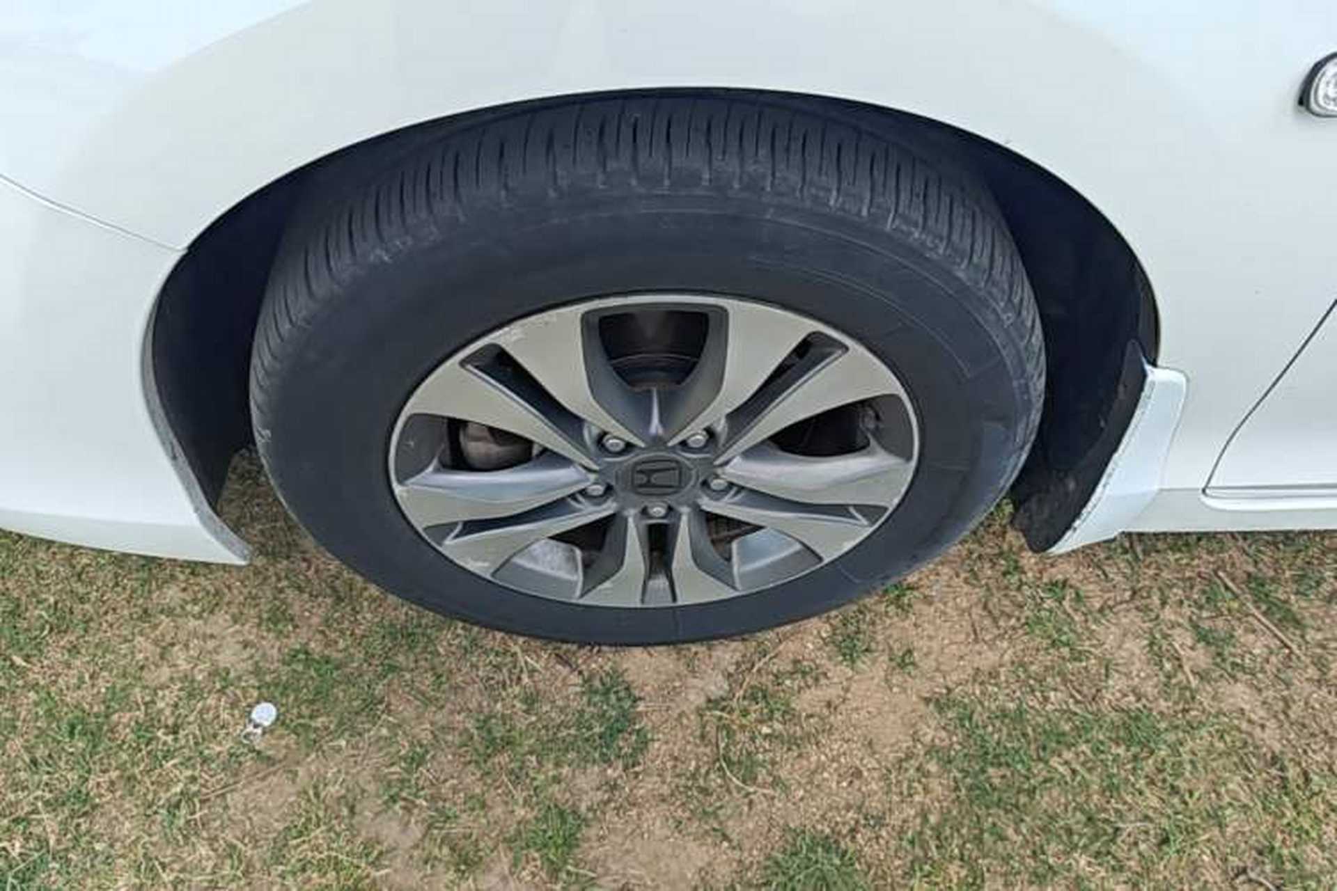 Used Honda Accord 2015 2.0L LX Comfort Edition Left Front Wheel Hub