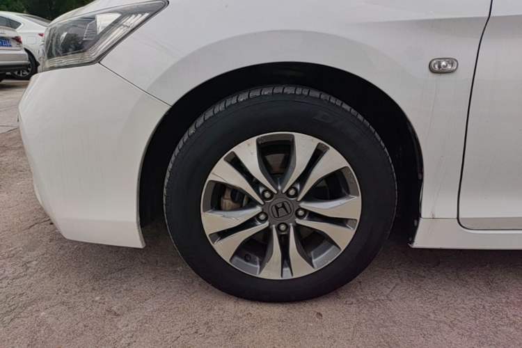 Used Honda Accord 2015 2.0L LX Comfort Edition Left Front Wheel Hub