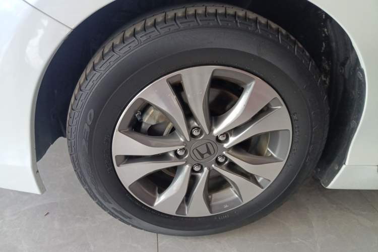 Used Honda Accord 2015 2.0L LX Comfort Edition Left Front Wheel Hub