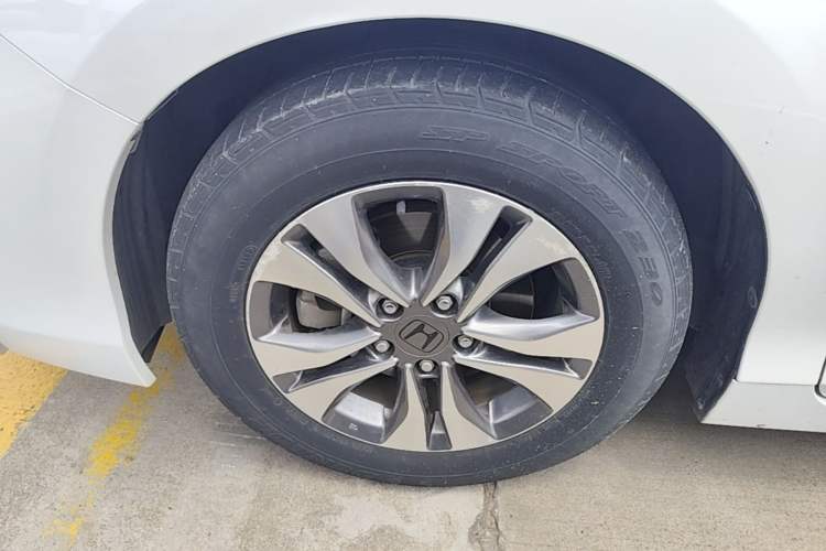 Used Honda Accord 2015 2.0L LX Comfort Edition Left Front Wheel Hub