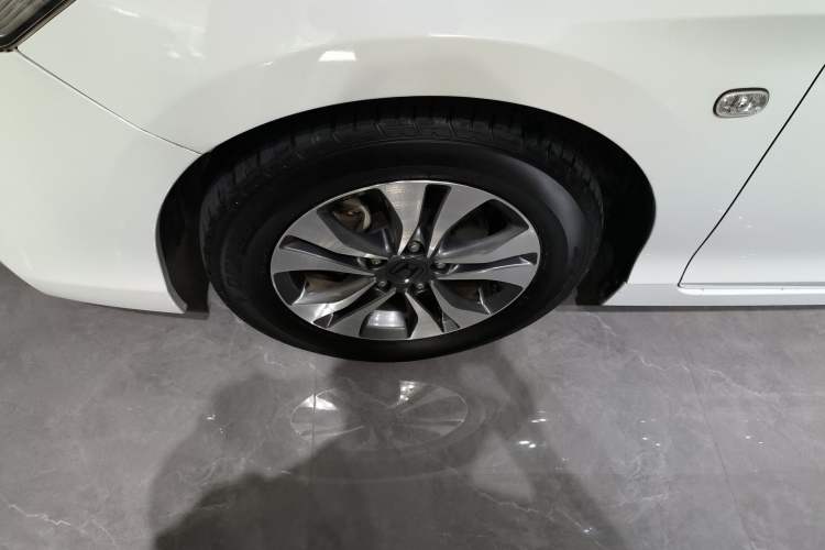 Used Honda Accord 2015 2.0L LX Comfort Edition Left Front Wheel Hub