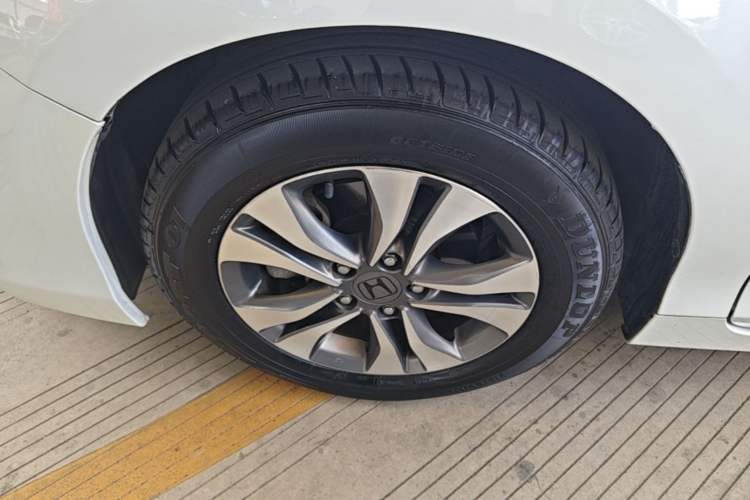 Used Honda Accord 2015 2.0L LX Comfort Edition Left Front Wheel Hub