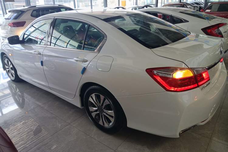 Used Honda Accord 2015 2.0L LX Comfort Edition Left Side