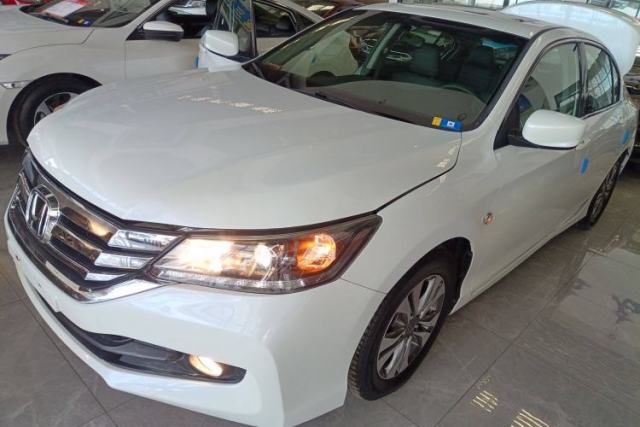 Ojetý Honda Accord 2015 2.0L LX Comfort Edition