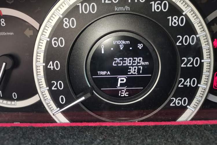 Used Honda Accord 2015 2.0L LX Comfort Edition Odometer Close Up