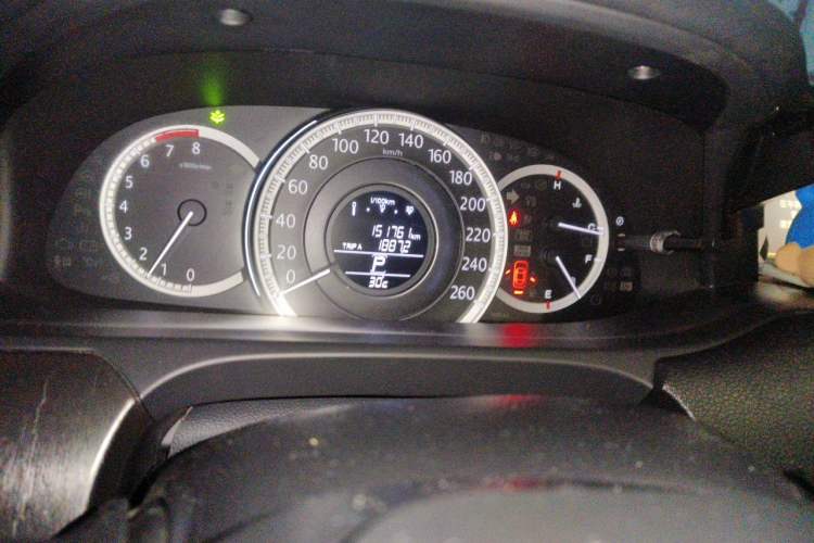 Used Honda Accord 2015 2.0L LX Comfort Edition Odometer Close Up