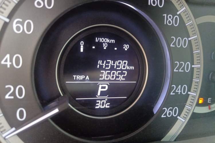 Used Honda Accord 2015 2.0L LX Comfort Edition Odometer Close Up