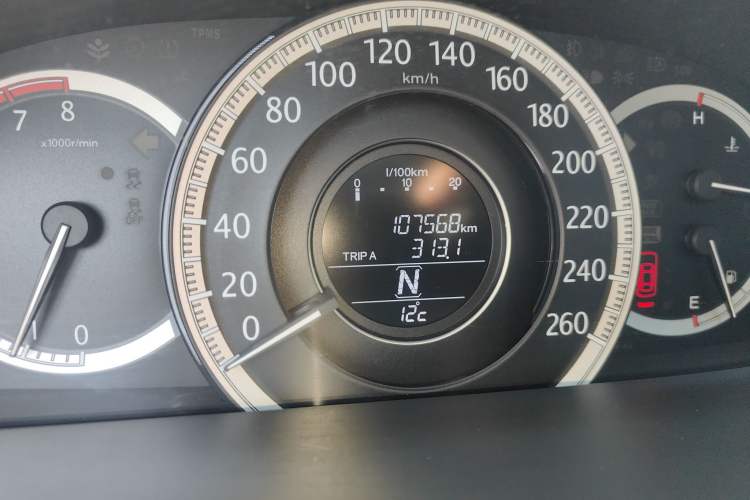 Used Honda Accord 2015 2.0L LX Comfort Edition Odometer Close Up