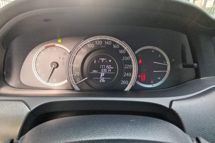 Used Honda Accord 2015 2.0L LX Comfort Edition Odometer Close Up