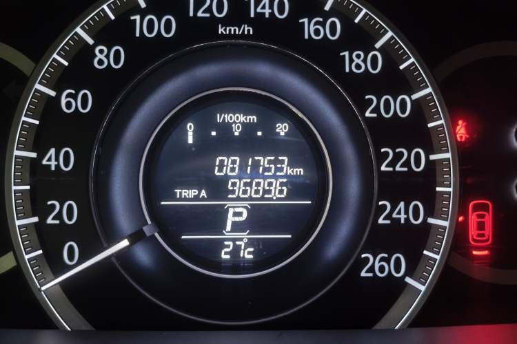 Used Honda Accord 2015 2.0L LX Comfort Edition Odometer Close Up