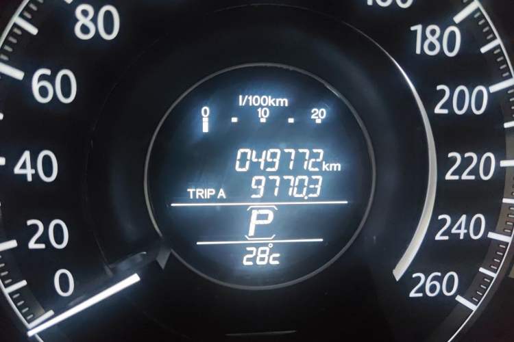 Used Honda Accord 2015 2.0L LX Comfort Edition Odometer Close Up