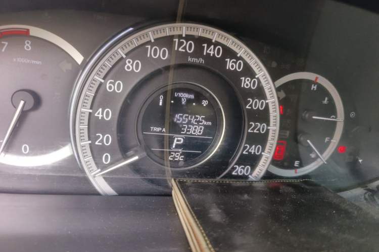 Used Honda Accord 2015 2.0L EX Luxury Edition Odometer Close Up