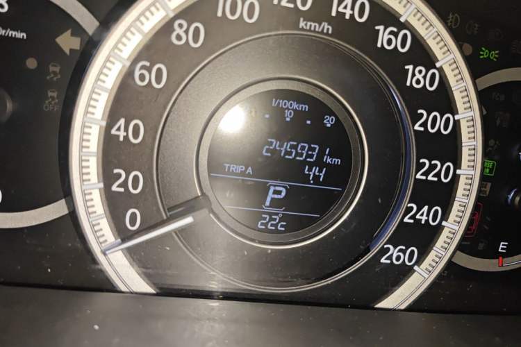 Used Honda Accord 2015 2.4L EX Luxury Edition Odometer Close Up