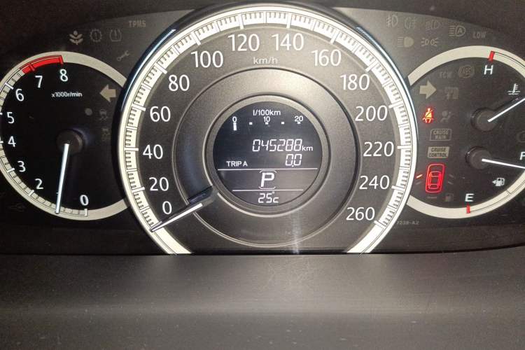 Used Honda Accord 2015 2.0L LX Comfort Edition Odometer Close Up