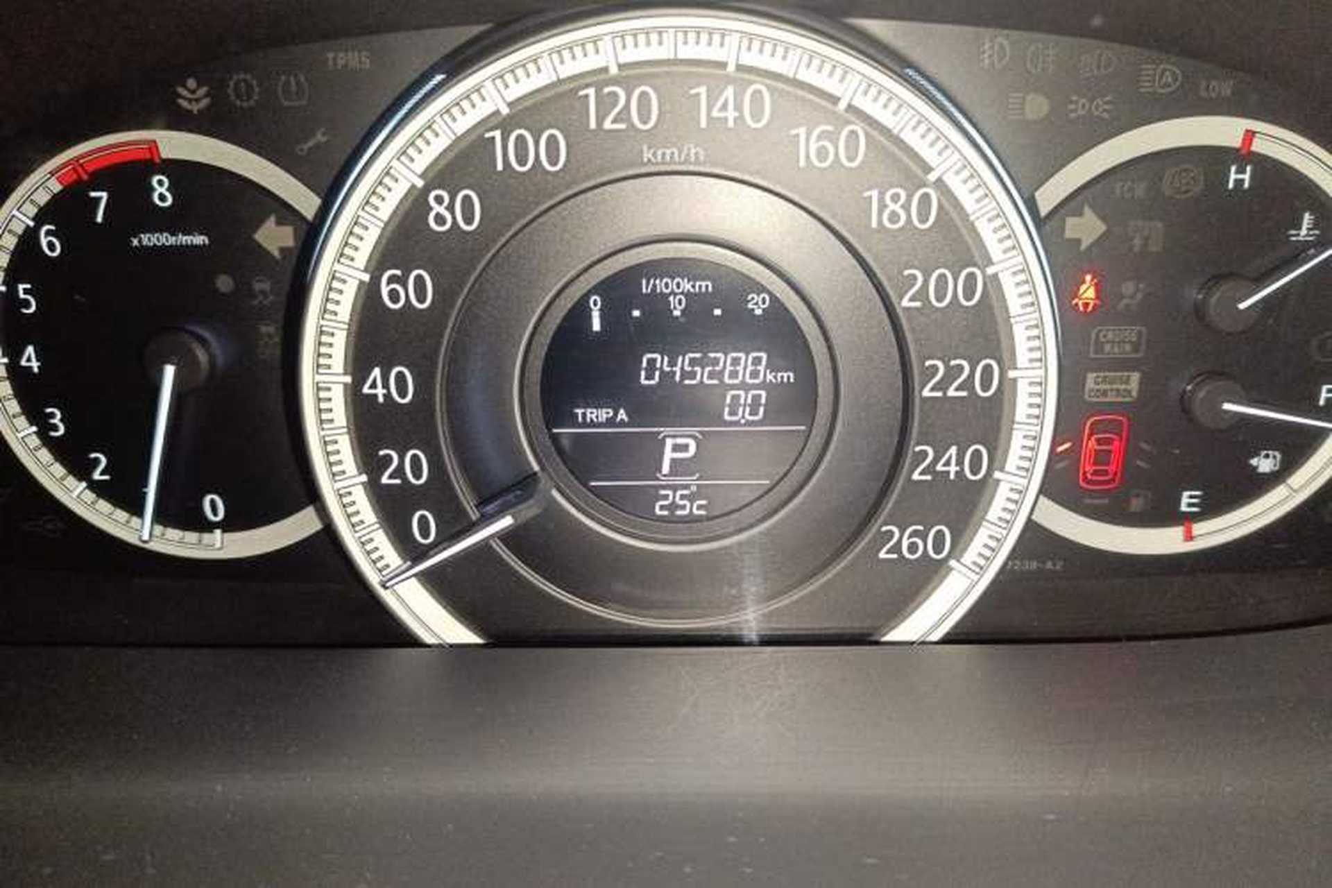 Used Honda Accord 2015 2.0L LX Comfort Edition Odometer Close Up