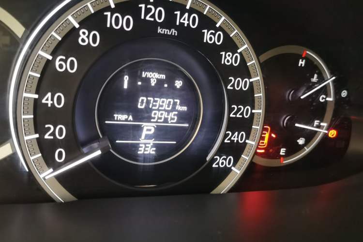 Used Honda Accord 2015 2.0L LXS Elite Edition Odometer Close Up