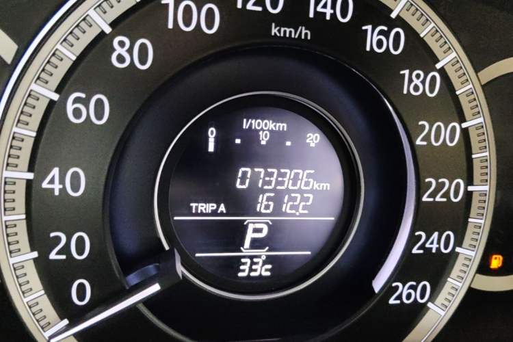 Used Honda Accord 2015 2.0L LX Comfort Edition Odometer Close Up