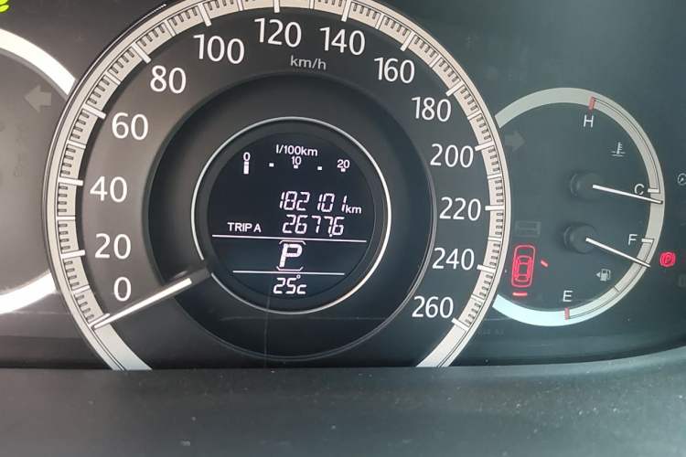 Used Honda Accord 2015 2.0L LX Comfort Edition Odometer Close Up