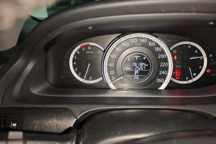 Used Honda Accord 2015 2.0L LXS Elite Edition Odometer Close Up
