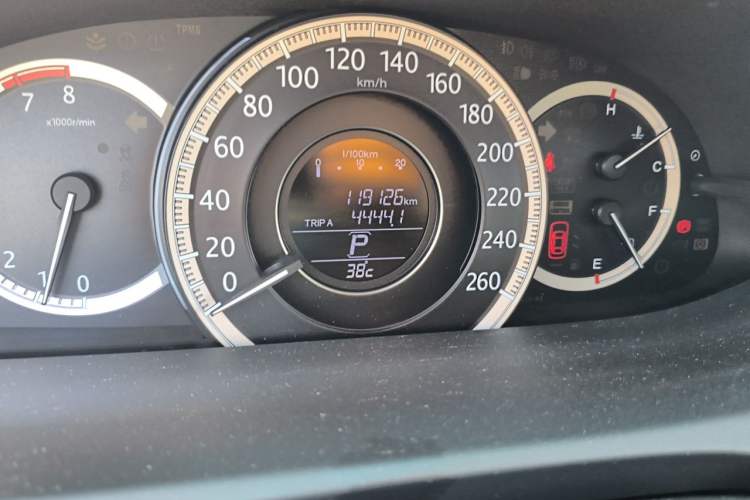 Used Honda Accord 2015 2.0L LX Comfort Edition Odometer Close Up