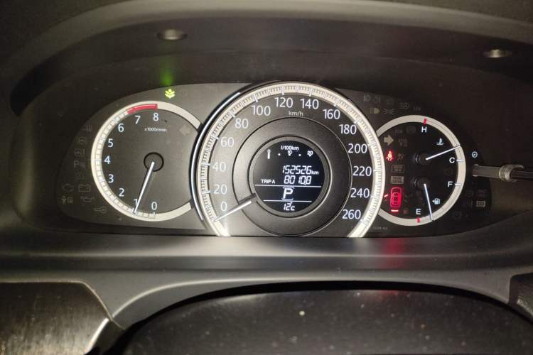 Used Honda Accord 2015 2.0L LX Comfort Edition Odometer Close Up