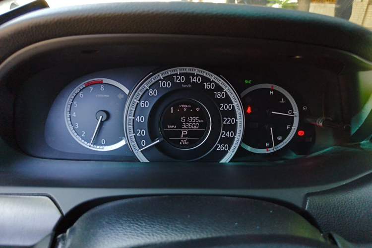 Used Honda Accord 2015 2.0L LXS Elite Edition Odometer Close Up