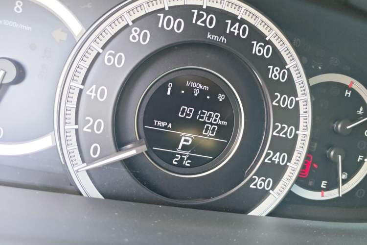 Used Honda Accord 2015 2.4L EX Luxury Edition Odometer Close Up