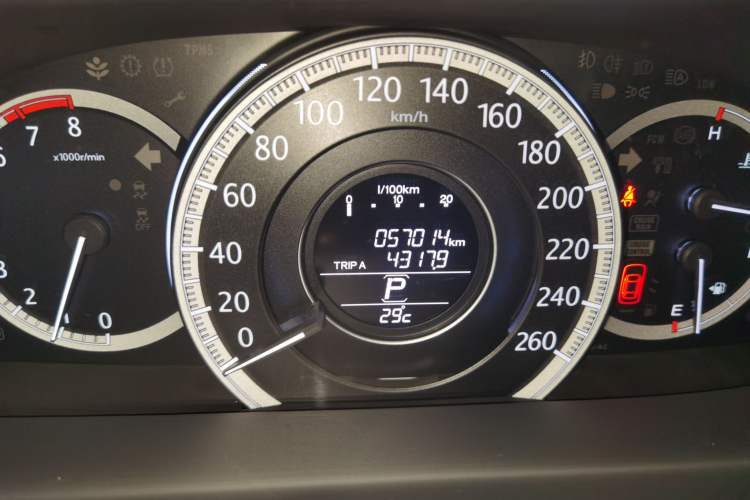 Used Honda Accord 2015 2.0L LXS Elite Edition Odometer Close Up