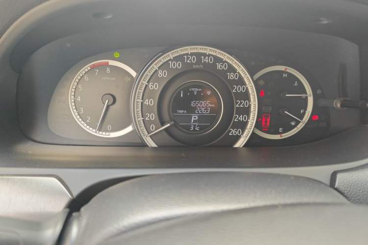 Used Honda Accord 2015 2.0L EX Luxury Edition Odometer Close Up