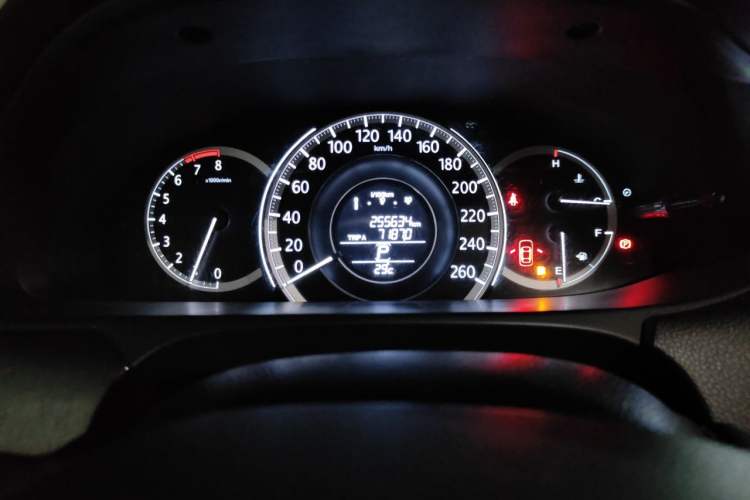 Used Honda Accord 2015 2.0L LX Comfort Edition Odometer Close Up