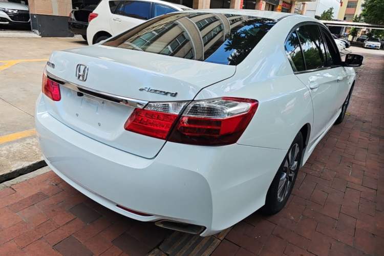 Used Honda Accord 2015 2.0L LX Comfort Edition Rear Right 45 Deg