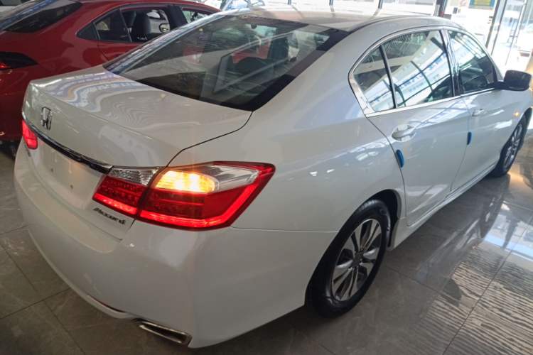 Used Honda Accord 2015 2.0L LX Comfort Edition Rear Right 45 Deg