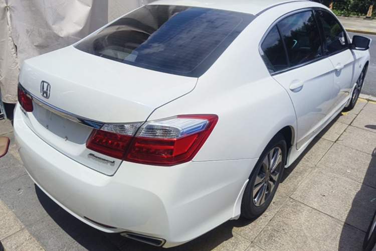 Used Honda Accord 2015 2.0L LX Comfort Edition Rear Right 45 Deg
