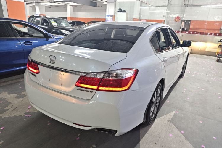 Used Honda Accord 2015 2.0L LX Comfort Edition Rear Right 45 Deg